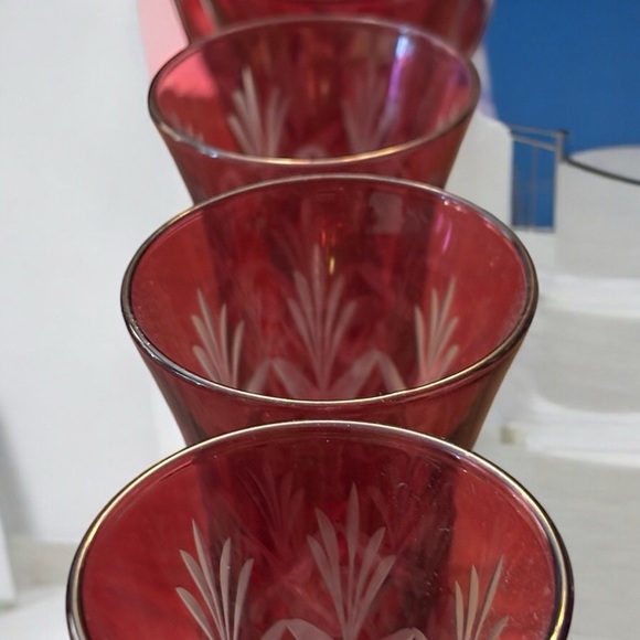 1970 Vintage Cranberry Etched-Crystal Tall Decanter w/Four Matching Tall Glasses - Picture 4 of 11